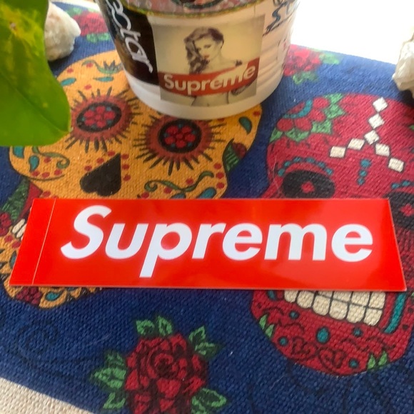 Authentic Supreme Sticker - Picture 1 of 3